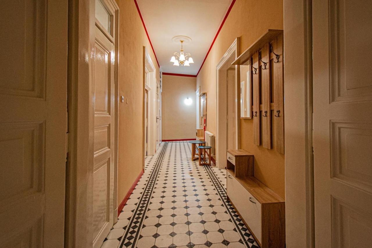 4 Bedrooms 130M2 Apartment At The Main City Square Prague Exterior photo