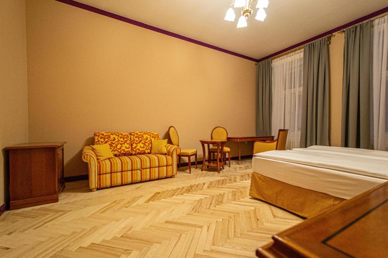 4 Bedrooms 130M2 Apartment At The Main City Square Prague Exterior photo